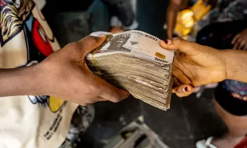 ISWAP Terrorists Give Out Old Naira Notes To Highway Passengers