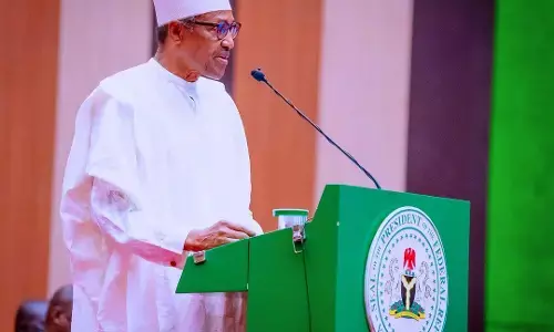 Buhari reintroduces N200 note as legal tender, apologizes to Nigerians