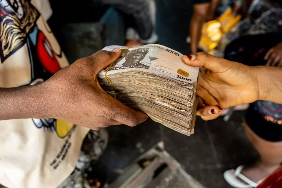 Lagosians conform to old note usage as banks struggle