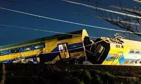 1 dead, 30 injured after passenger train derails