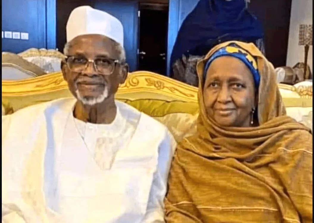 Aminu Dantata receives condolences from Buhari in Makkah