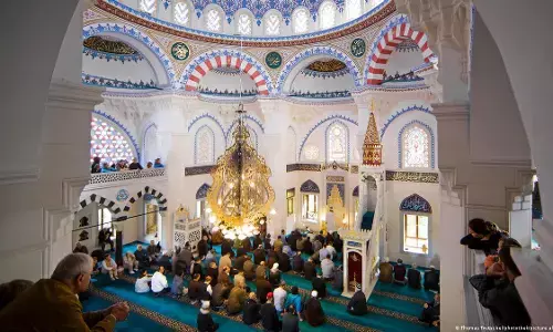 Police arrest man who tried to burn mosque in Germany