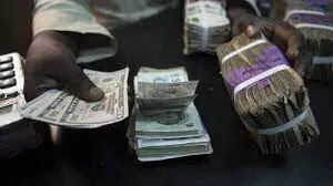 Naira opens week on negative note