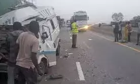 2 die after driver hits truck on Lagos-Ibadan expressway