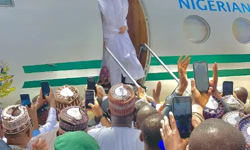 Buhari returns home to heroic welcome