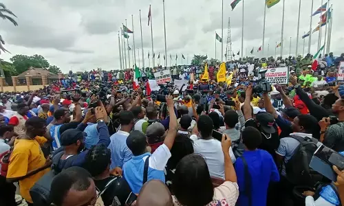 JUST IN: Labour protest grounds Lagos House of Assembly (Photo)