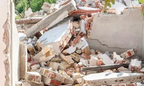 Tragedy as father dies protecting son from collapsed building in Akure