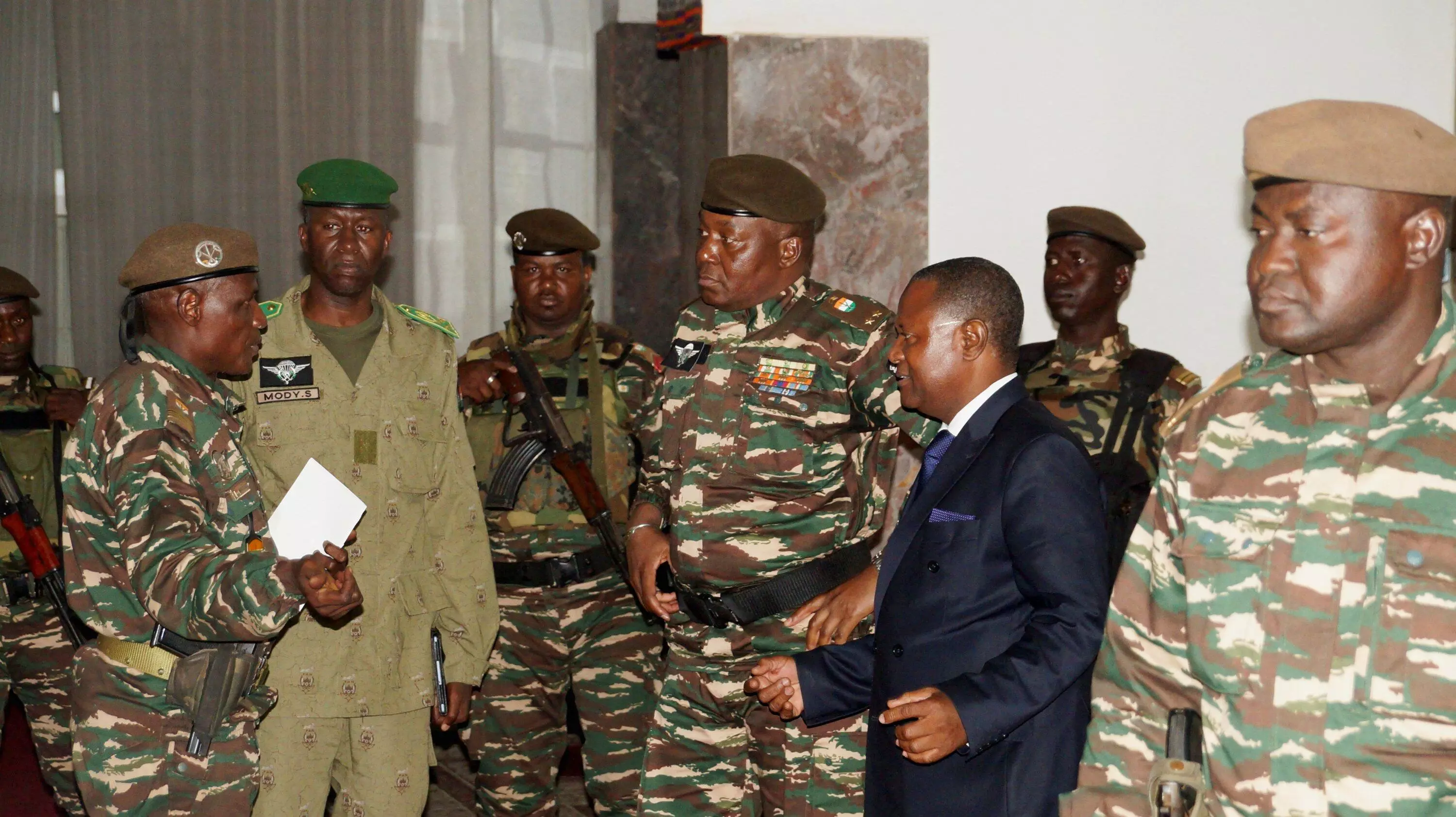 Niger: Coup leaders vow to resist external pressure