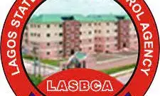 Lagos demolishes building for violating construction laws