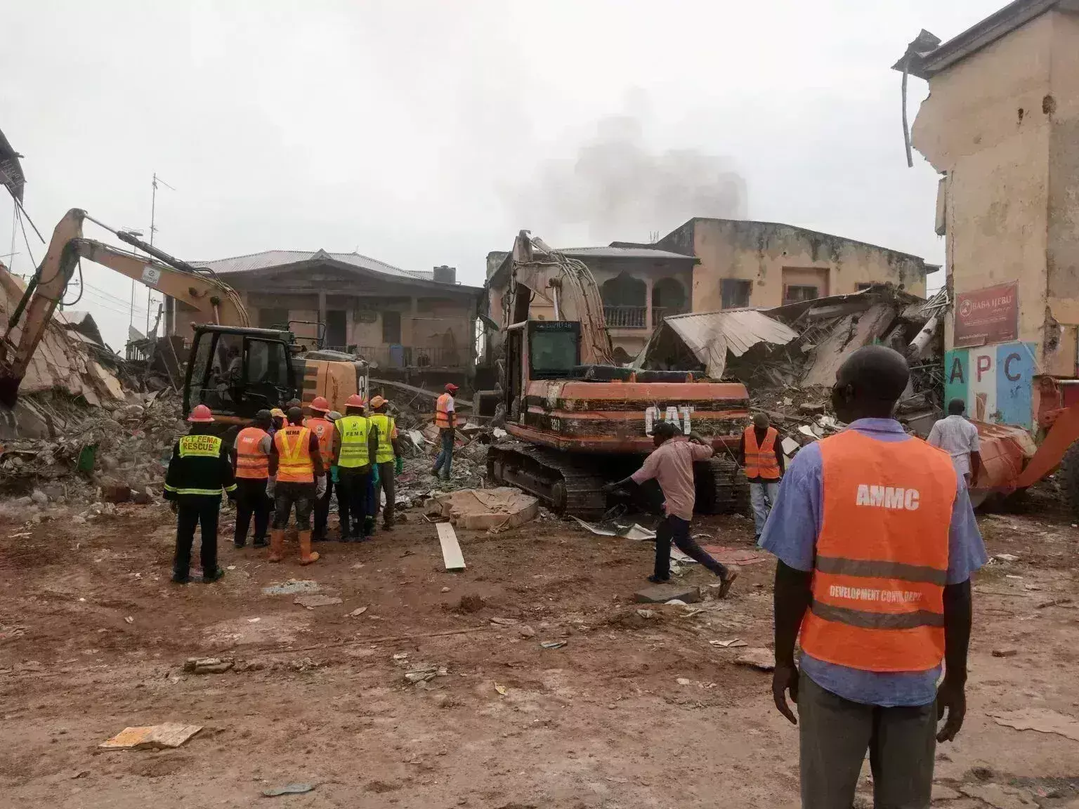 Building collapse: Wike orders arrest of landlord, as victims count their losses Building collapse: Wike orders arrest of landlord, as victims count their losses