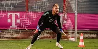 Bayern reveal new keeper Peretz, want Pavard’s future sorted