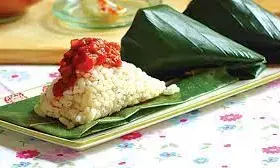 Mixed reactions trail packaging food with wrapping leaves