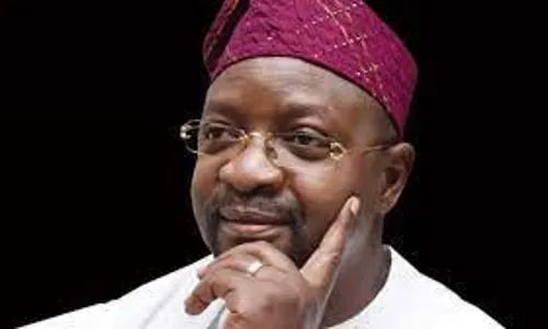 Dare says journalists must strengthen, re-define their profession from “social media mole”