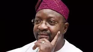 Dare says journalists must strengthen, re-define their profession from “social media mole”