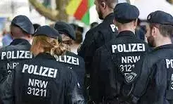 Man attacks police with pellet gun at Constitutional Court