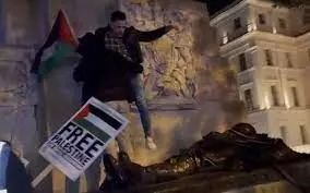 No laws broken as Gaza protesters climb on war memorial – UK Police