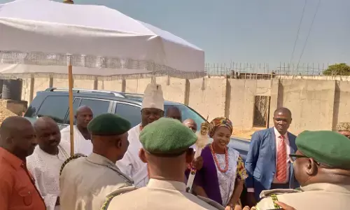 Ooni visits Kuje Custodial Centre, secures release of 5 inmates