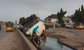 Tragedy averted as fully-loaded petrol tanker falls in Ogun
