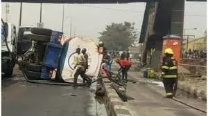 Tanker, loaded with petrol, falls in Ile-Ife, spews fuel