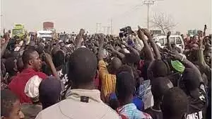 Breaking: Heavy protest rocks Minna over high cost of living