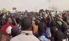 Breaking: Heavy protest rocks Minna over high cost of living