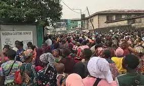 Customs suspends distribution of rice