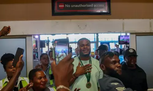 PHOTO NEWS: Nwabali Returns to South Africa, Receives Warm Welcome at Chippa United