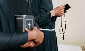 Smart devices not equivalent to Bible - Cleric