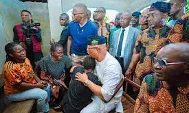 Gov. Eno mourns late Nollywood make-up artist, visits family