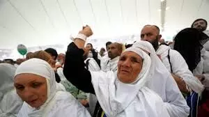 Saudi stops pilgrims from ritual of throwing stones for 5hrs Saudi stops pilgrims from ritual of throwing stones for 5hrs