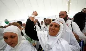 Saudi stops pilgrims from ritual of throwing stones for 5hrs