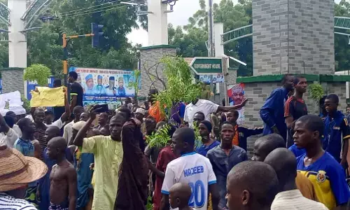 Protest: Youth barricade roads, Govt House in Sokoto