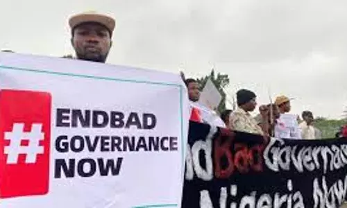 Lagos CP provides snacks, water to protesters Lagos CP provides snacks, water to protesters