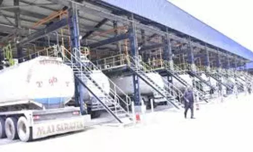 Yuletide: Petroleum retailers, Dangote refinery seal PMS supply deal