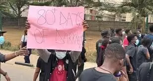 College of Medicine students protest UCH blackout