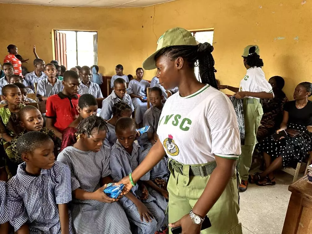 Hygiene: Youth corps member distributes sanitary pad to female students