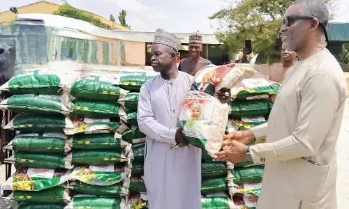 Ramadan: Wike distributes 10,000 bags of rice to Muslim groups