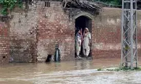 Pakistan on high alert after India issues flood warning