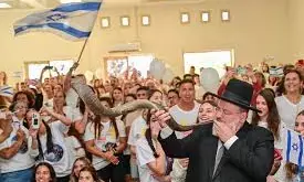 Israel starts releasing Palestinians after last living hostages freed