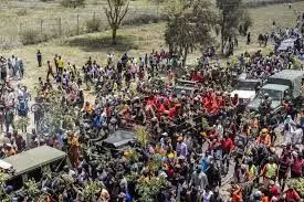 Mourners storm Kenyan airport to receive Odinga’s body