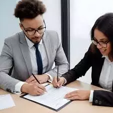 Vietnam proposes allowing public employees to sign external contracts