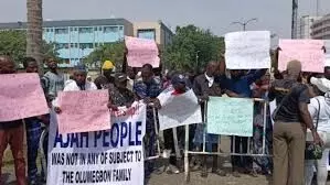 Demolition: Residents stage protest at Lagos Assembly, seek Sanwo-Olu’s intervention Demolition: Residents stage protest at Lagos Assembly, seek Sanwo-Olu’s intervention