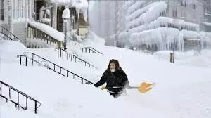 Icy weather causes more accidents, school closures in Germany