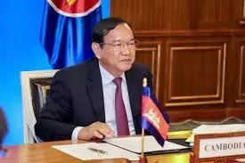 Cambodian FM Praises China for Aiding ASEAN in Battle Against COVID-19