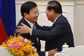 Cambodian, Lao PMs Agree to Further Enhance Bilateral Ties, Cooperation
