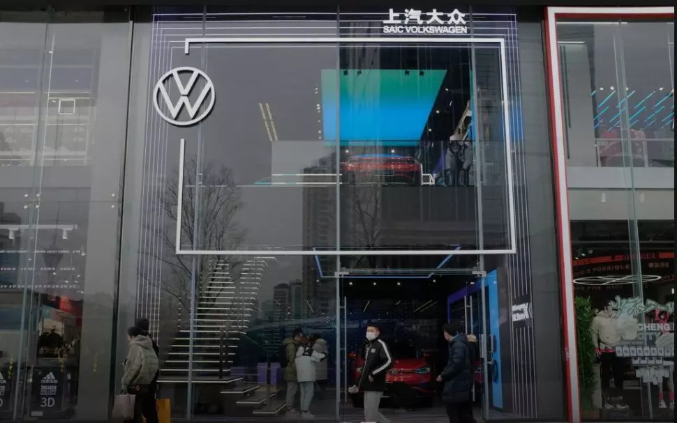 Volkswagen cuts production further over semiconductor shortage