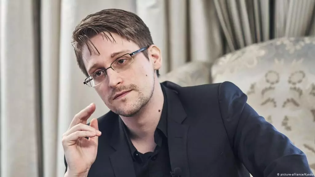 U.S whistleblower Snowden seeks Russian citizenship with pregnant wife