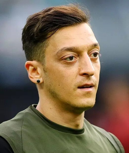 Ozil left out of Arsenal’s Europa League squad