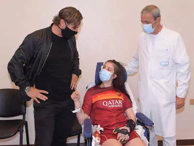 Roma great Totti meets girl who woke from coma after his message