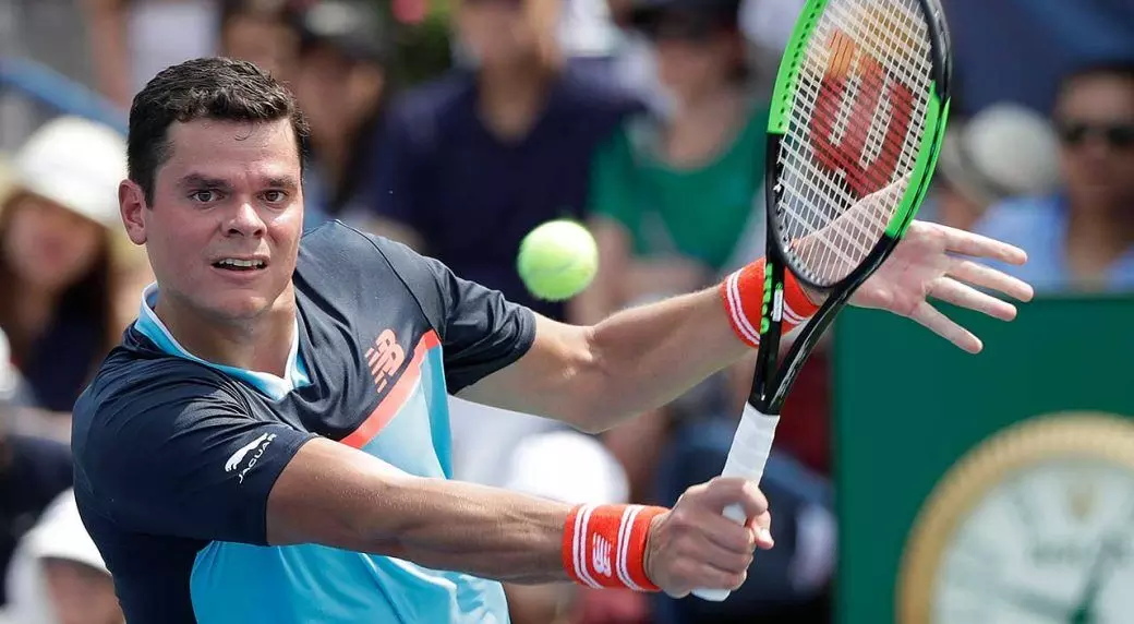 Raonic leads Murray at W&S Open, play suspended